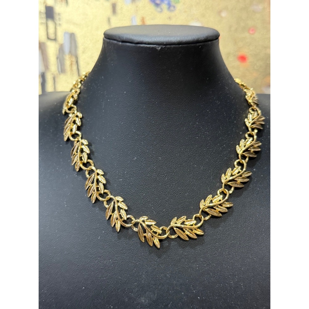 Leaf Floral Link Necklace Gold Tone Fold Over Clasp 16"